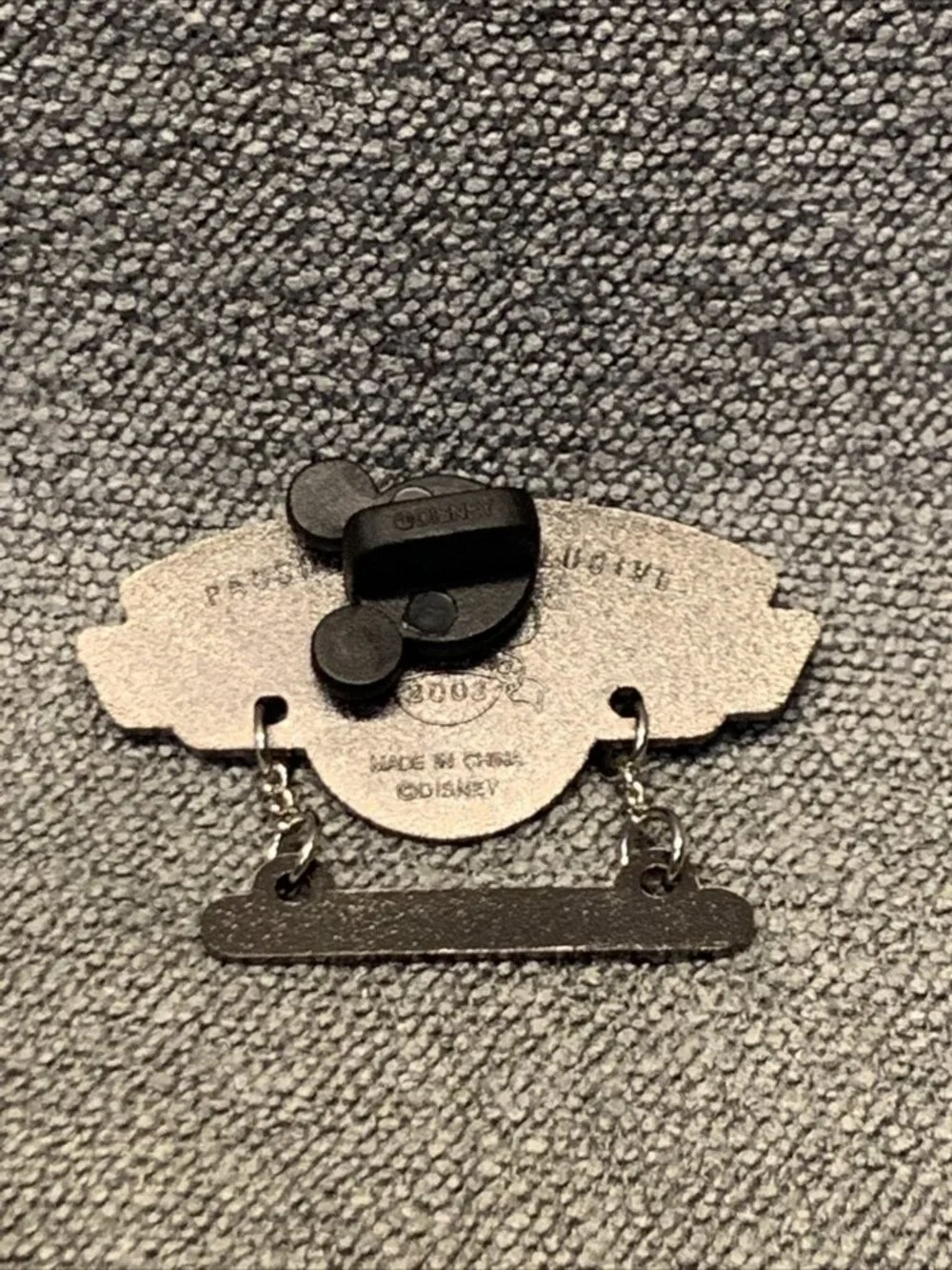 DISNEY WDW 2002 PASSHOLDER EXCLUSIVE MICKEY MOUSE DANGLE PIN KG